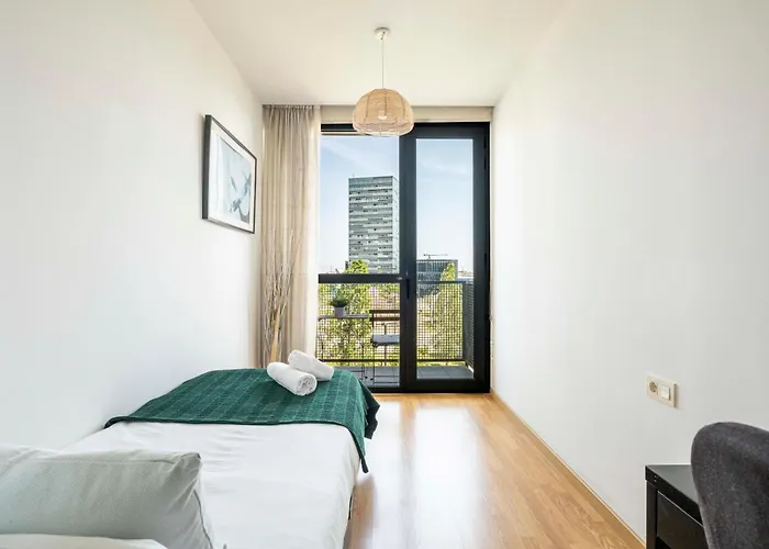 Duplex Fira Bcn And 15' From Bcn Center With Pool アパート